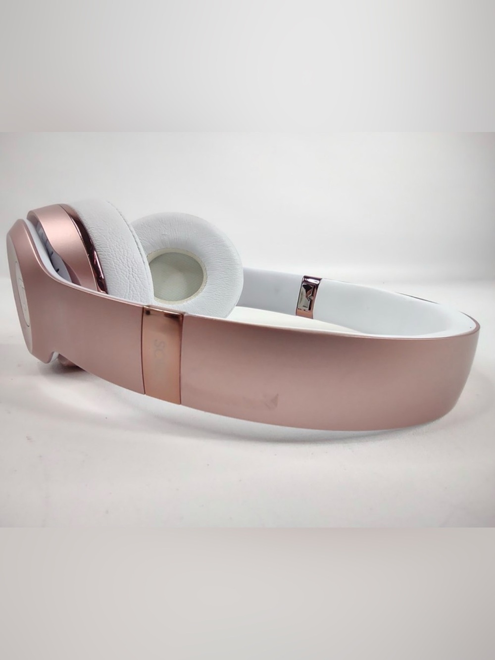 Beats Solo3 Wireless On-Ear Headphones–Rose Gold w/Carrying Case (Tested) - Picture 9 of 12